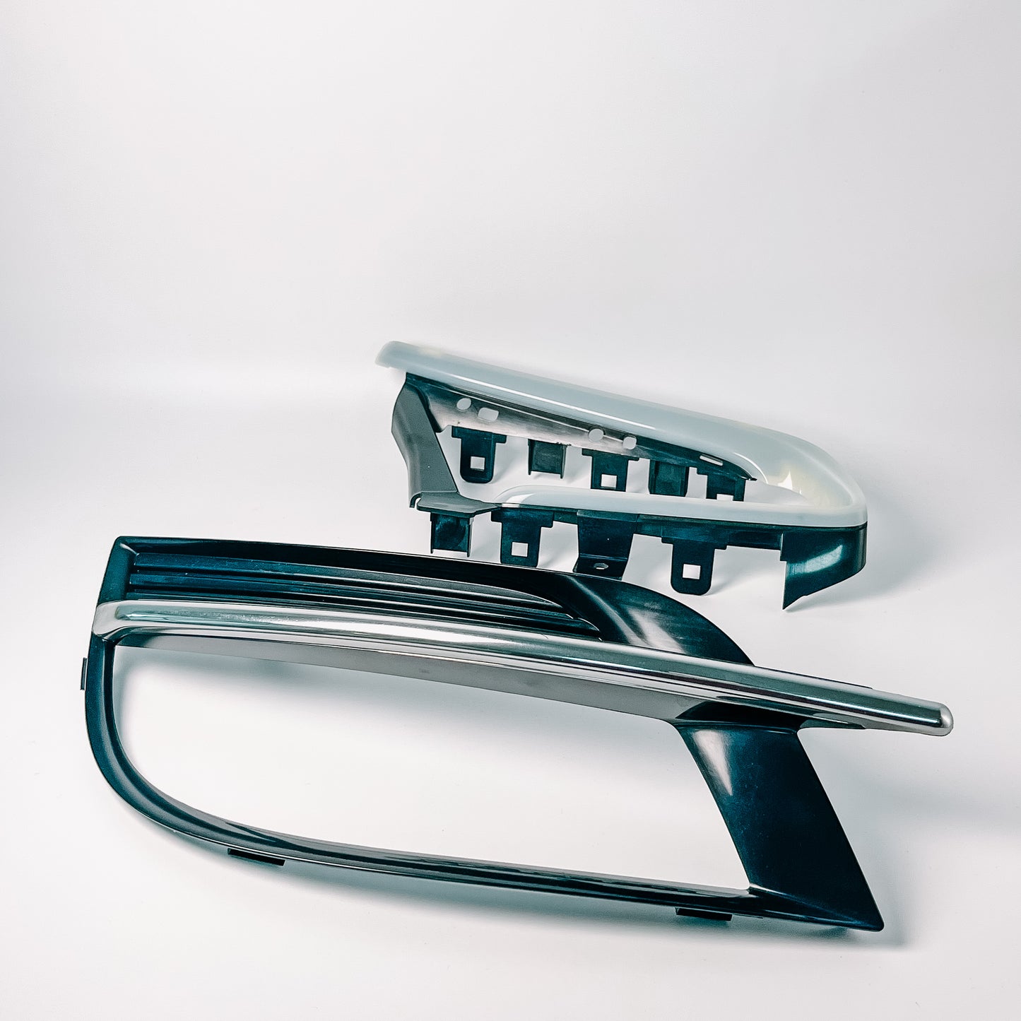 Automotive Headlight Trim – Custom Plastic Injection Molding Service